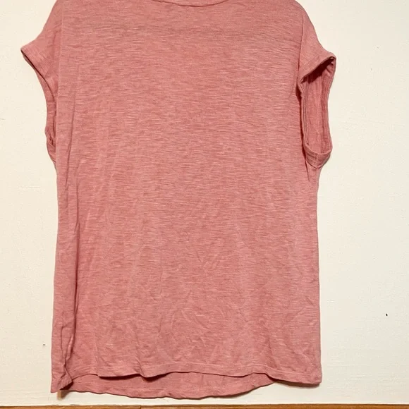 Jessica Simpson Heathered Rose V-Neck Short Sleeve Tee - Picture 3 of 7